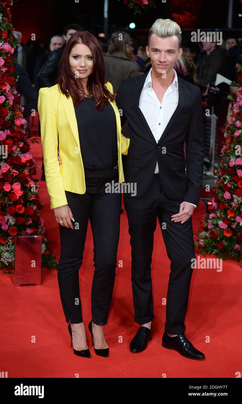 Harry Derbidge und Amy Childs bei der Premiere VON A New York Winters Tale, Kensington Odeon Cinema, London. Stockfoto