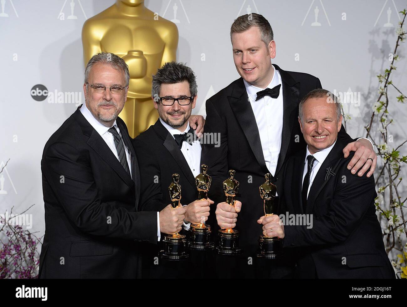 Skip Lievsay, NIV Adiri, Christopher Benstead und Chris Munro mit dem Sound Mixing Award für "Gravity" im Presseraum der 86. Academy Awards, die am 2. März 2014 im Dolby Theater in Hollywood, Los Angeles, CA, USA, abgehalten wurden. Stockfoto