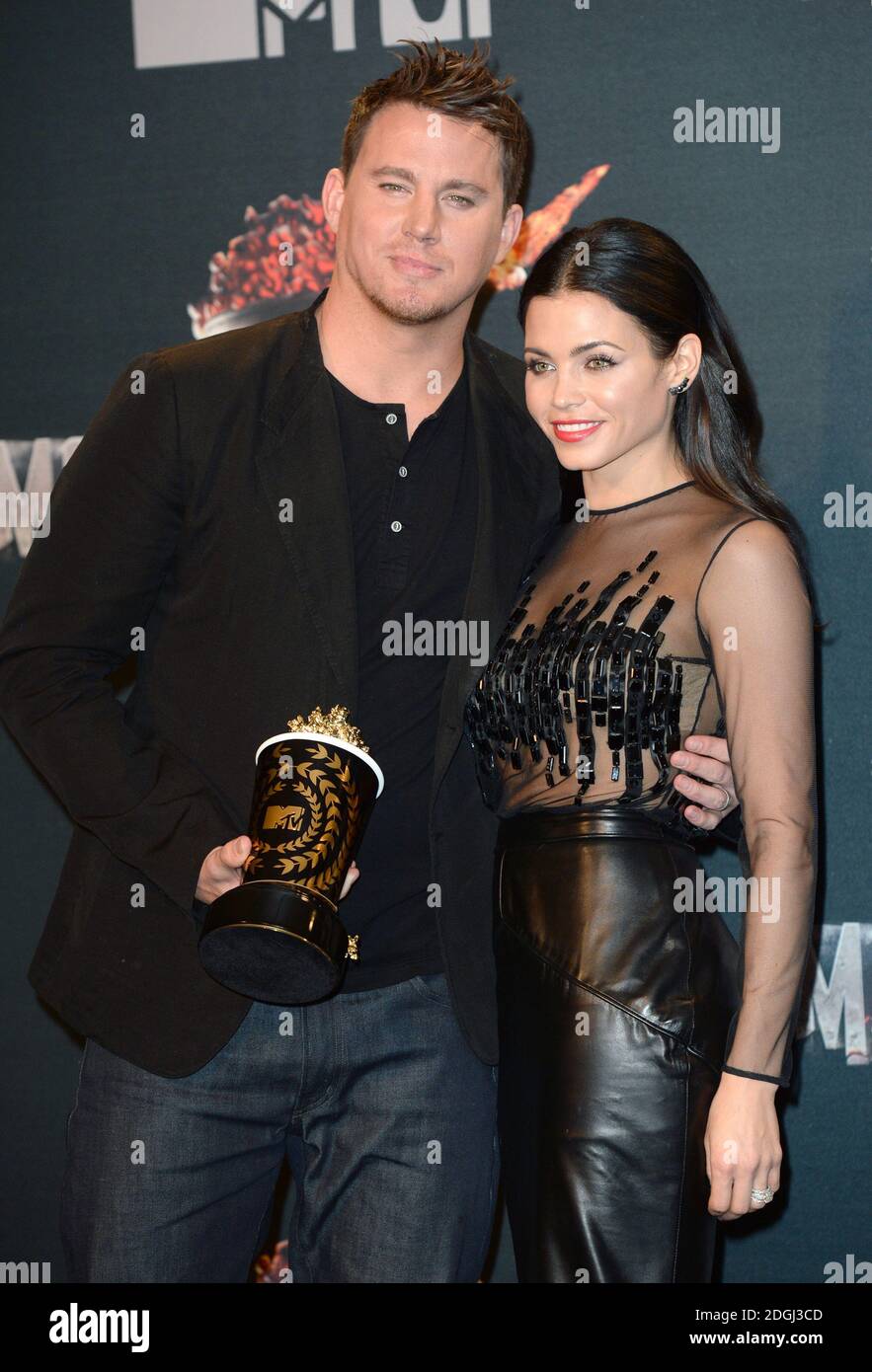Channing Tatum und Jenna Dewan-Tatum Backstage bei den MTV Movie Awards 2014, dem Nokia Theater L.A. Live, Los Angeles. Die MTV Movie Awards können in Großbritannien auf MTV, Montag, 14. April um 21 Uhr gesehen werden. Stockfoto