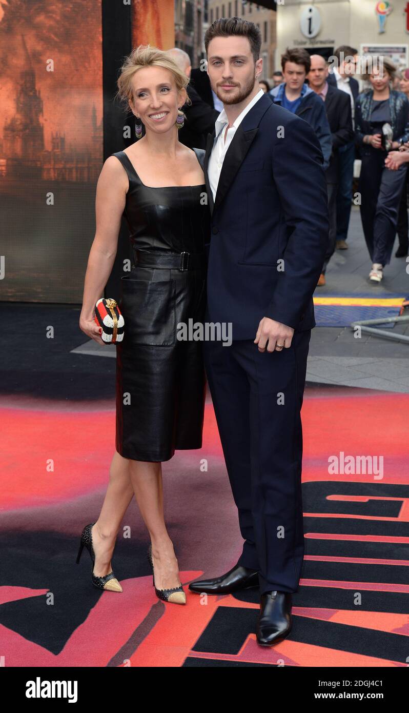 Aaron Taylor Johnson und Sam Taylor Wood bei der europäischen Premiere von Godzilla, Odeon Cinema, Leicester Square, London. Stockfoto
