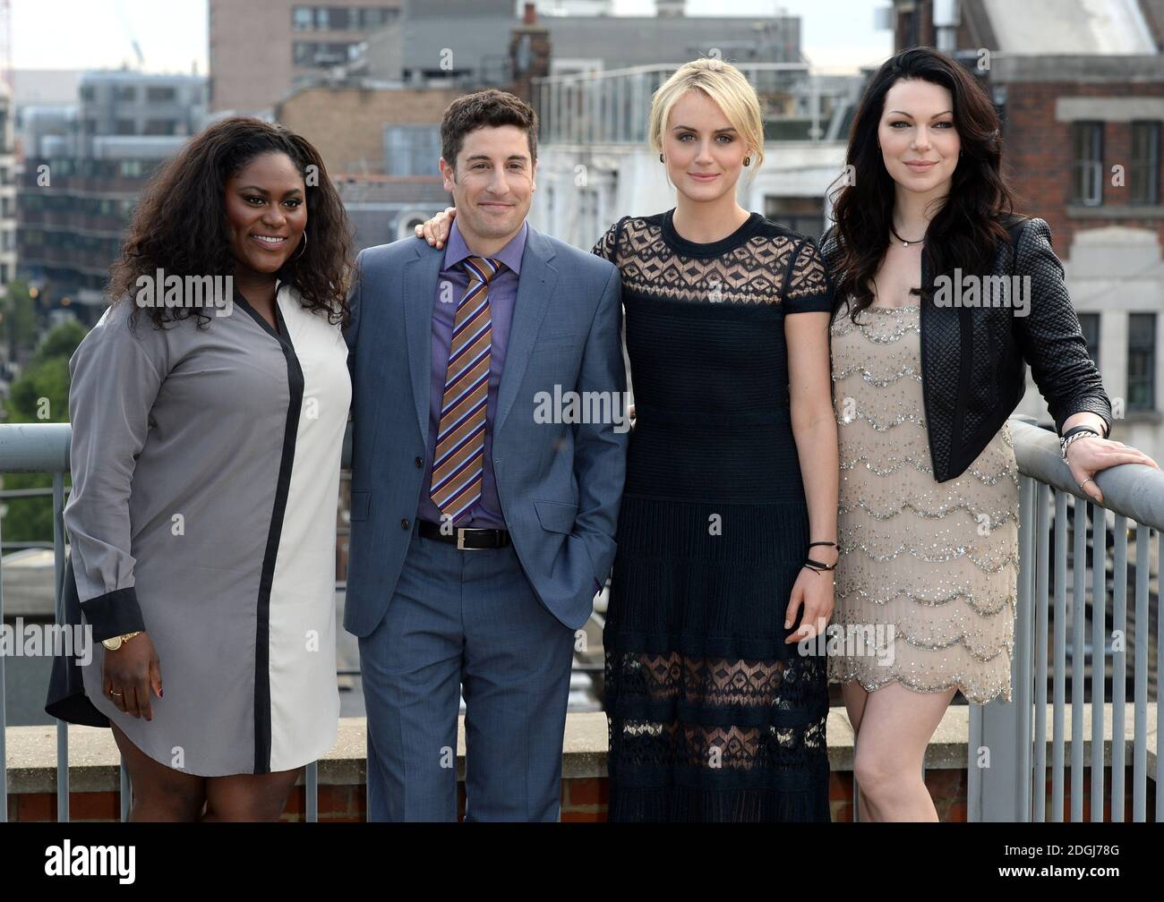 Danielle Brooks, Jason Biggs, Taylor Schilling und Laura Prepon Teilnahme an einer Fotoserie für Netflix Serie Orange is The New Black, The Soho Hotel, London. Stockfoto