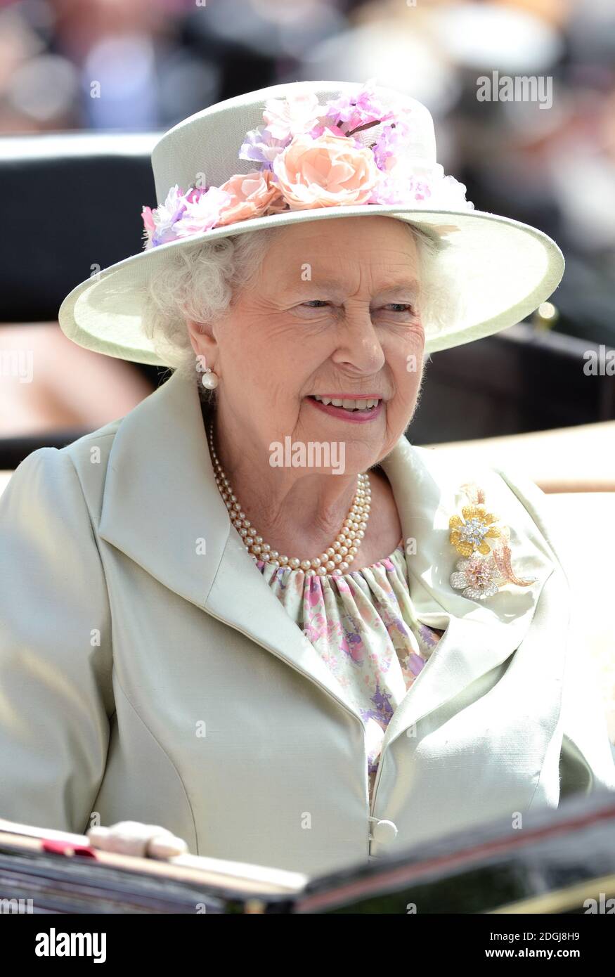 HM Queen Elizabeth II am zweiten Tag von Royal Ascot 2014, Ascot Racecourse, Berkshire. Stockfoto