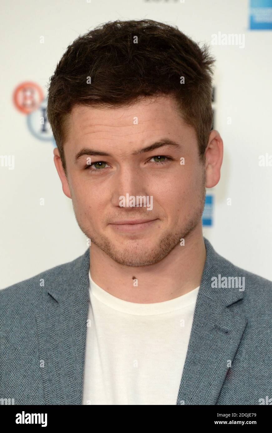 Taron Egerton beim Fotocall für Testament of Youth während des 58. BFI London Film Festival im May Fair Hotel, London. Stockfoto