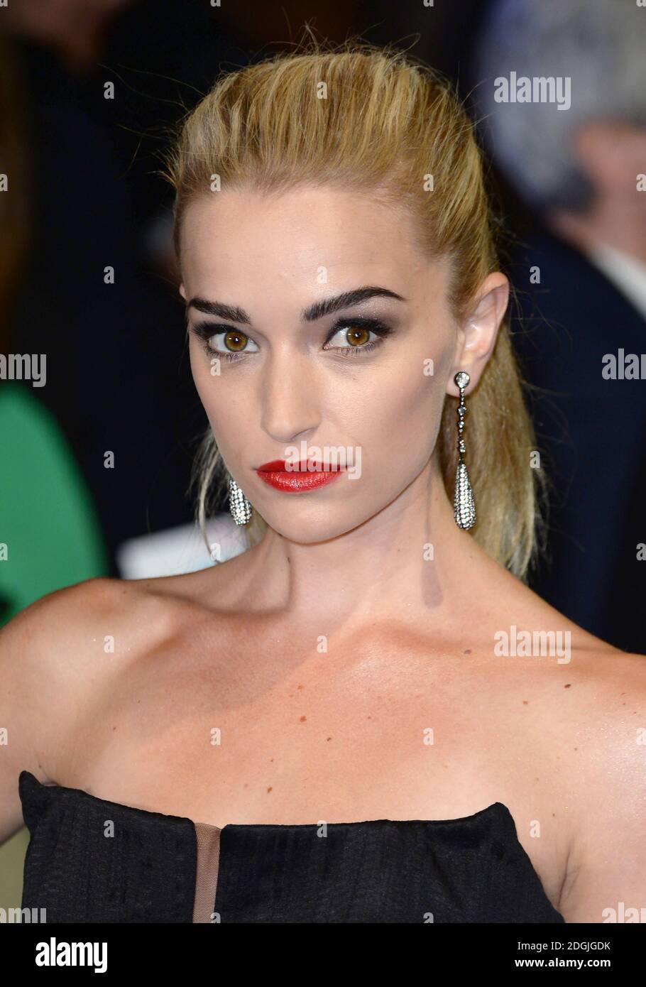 Brianne Howey bei der Premiere von Horrible Bosses 2, Odeon West End Cinema, Leicester Square, London. Stockfoto