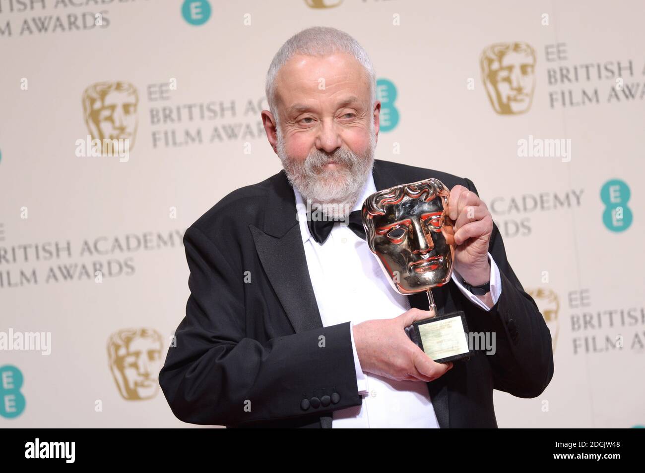 Mike Leigh, Gewinner des BAFTA Fellowships, posiert im Pressesaal bei den EE British Academy Film Awards 2015 im Royal Opera House in Covent Garden, London. Stockfoto