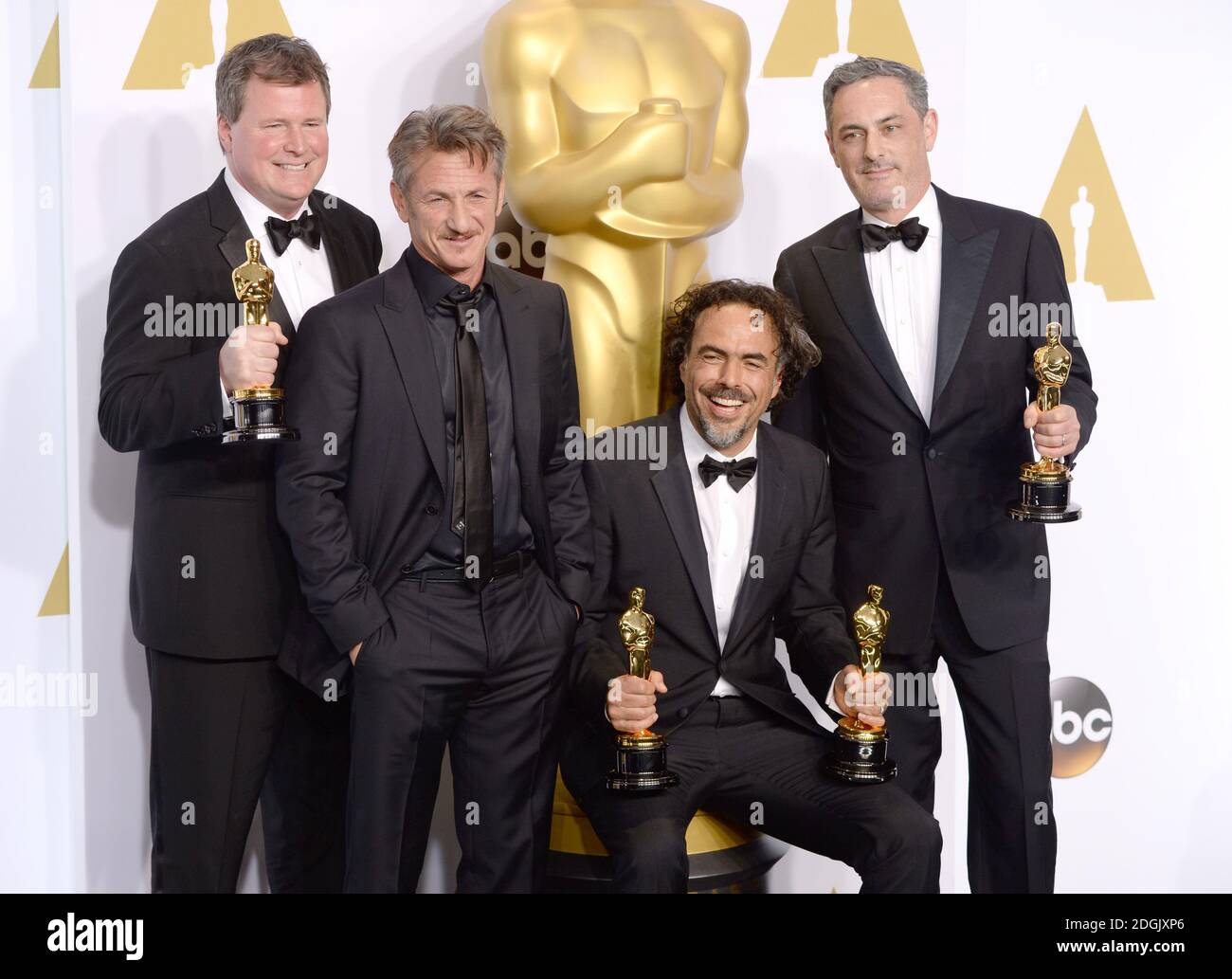 (Von links nach rechts) Produzent James W. Skotchdopole, Schauspieler Sean Penn, Produzent/Regisseur Alejandro G. Inarritu, Gewinner des besten Originaldrehbuchs, Beste Regie, Und Best Motion Picture, für 'Birdman' und Produzent John Lesher, im Pressesaal der 87. Academy Awards, die am 22. Februar 2015 im Dolby Theater in Hollywood, Los Angeles, CA, USA, abgehalten wurden. Stockfoto