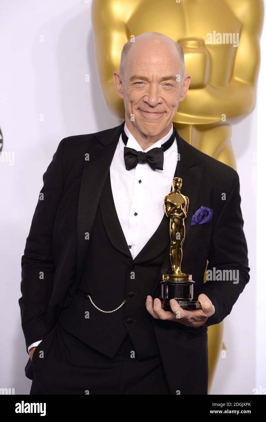j-k-simmons-mit-dem-preis-f-r-den-besten-schauspieler-in-einer