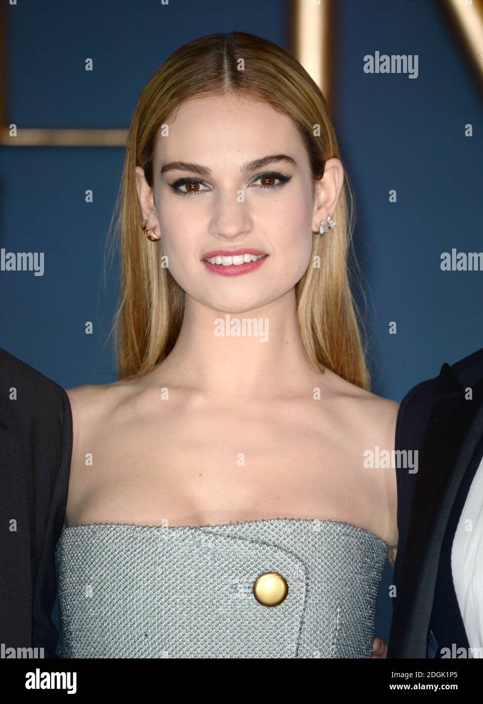 Lily James nimmt an der britischen Premiere von Disney's Cinderella Teil, die im Odeon-Kino am Leicester Square in London stattfand Stockfoto