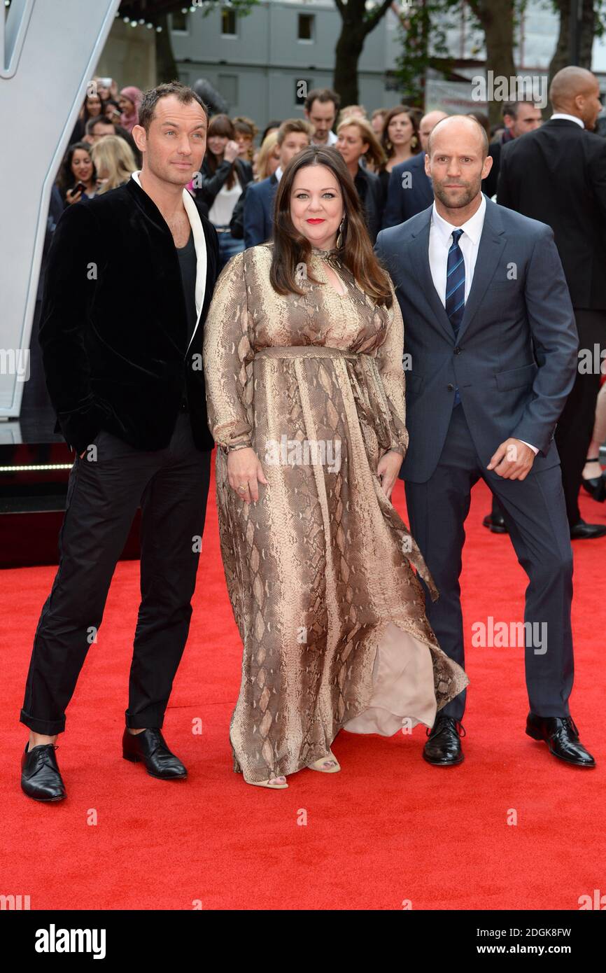 Jude Law, Melissa McCarthy und Jason Statham bei der Europa-Premiere von Spy im Odeon-Kino Leicester Square, London. (Obligatorisches Guthaben: DOUG PETERS/EMPICS Entertainment) Stockfoto