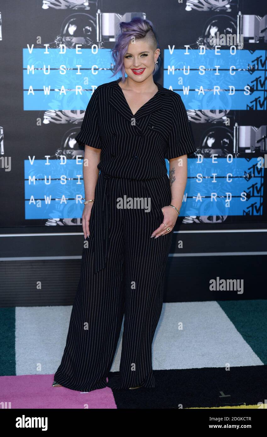 Kelly Osbourne kommt auf dem roten Teppich bei den MTV Video Music Awards 2015 im Microsoft Theater, Los Angeles. Bild Kredit sollte Doug Peters / EMPICS Entertainment lesen Stockfoto