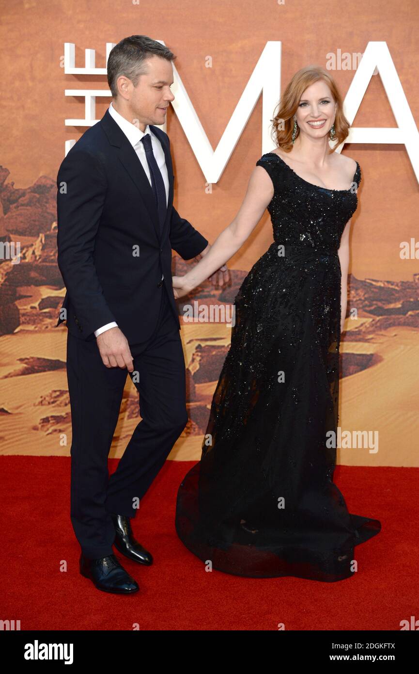 Matt Damon und Jessica Chastain bei der europäischen Premiere des Mars am Odeon Leicester Square in London Foto-Kredit sollte lesen: Doug Peters/ Empics Entertainment Stockfoto