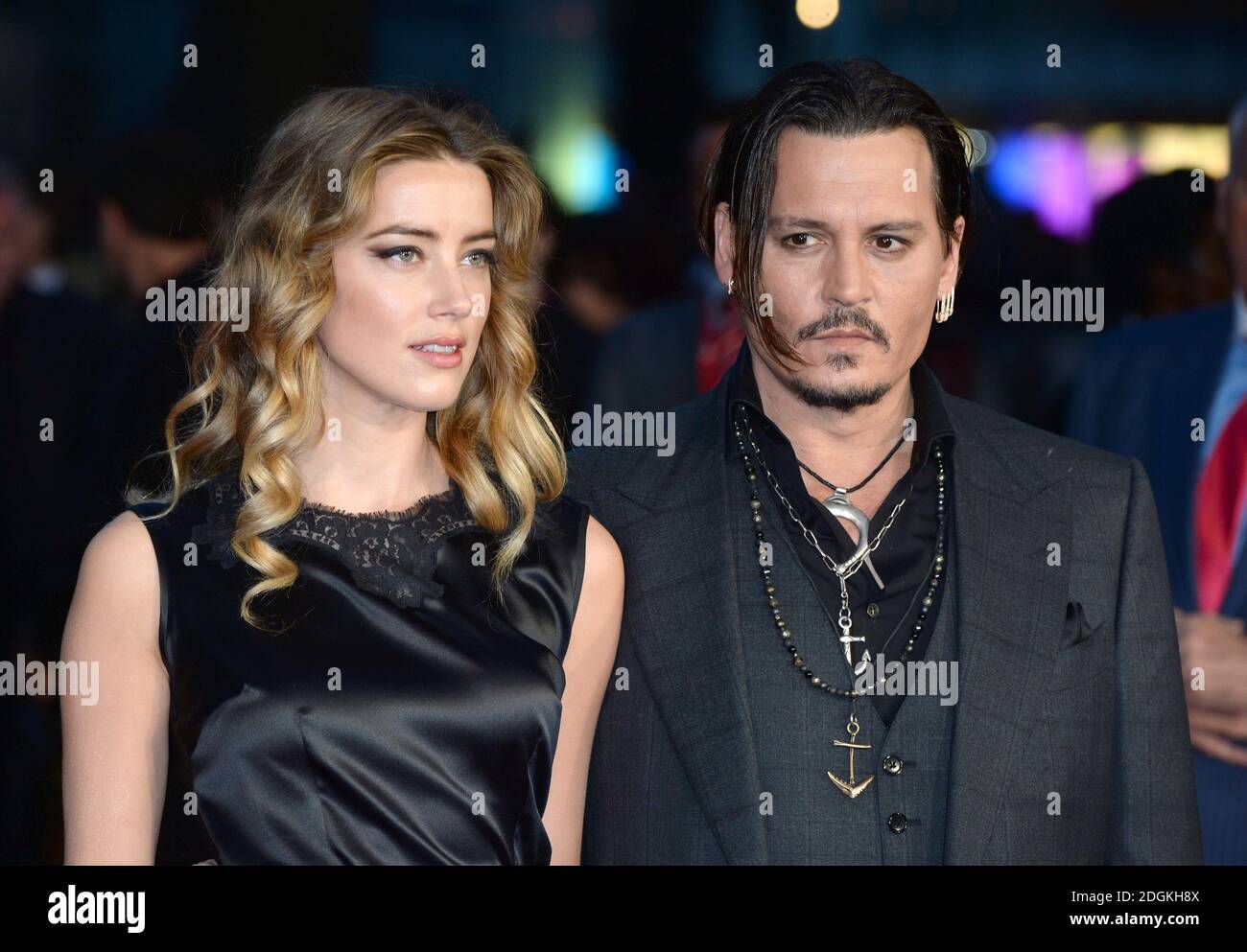 Johnny Depp und Amber hörten die Ankunft beim BFI London Film Festival Gala Premiere von Black Mass, Odeon Cinema, Leicester Square, London Photo Credit sollte Doug Peters/EMPICS Entertainment lesen Stockfoto