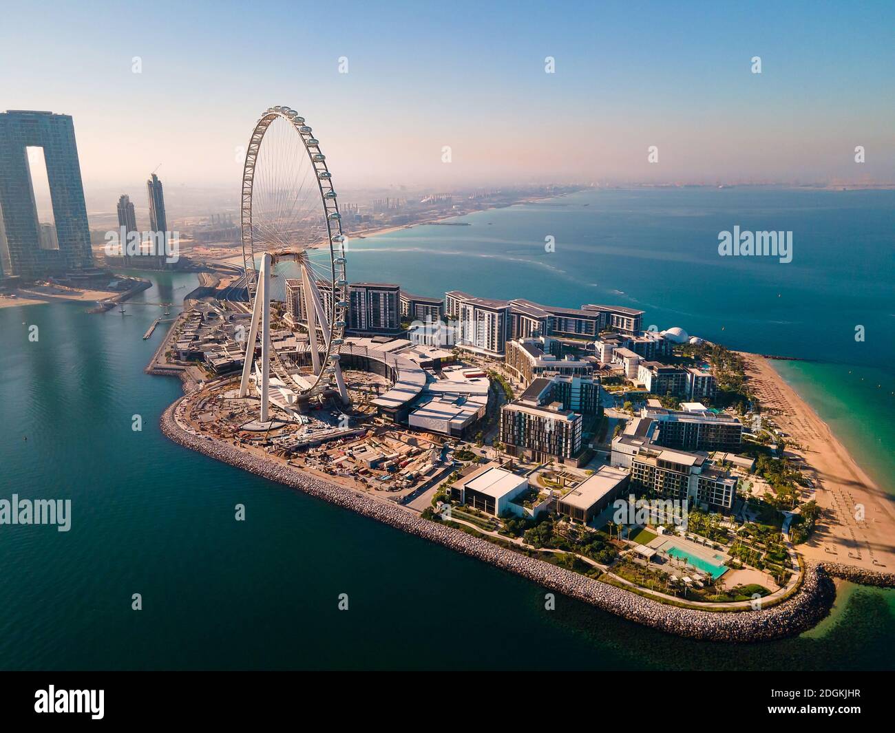 Bluewaters Island und Ain Dubai Riesenrad auf in Dubai, Vereinigte Arabische Emirate Luftbild. Neues Freizeit- und Wohngebiet in Dubai Marina Stockfoto