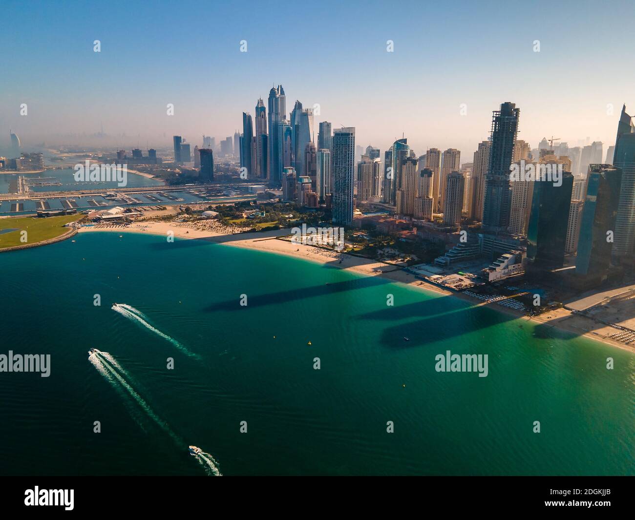 Luftaufnahme des JBR Strandes und der Dubai Marina Wolkenkratzer und Luxusgebäude in einem der Vereinigten Arabischen Emirate Reisen Orte und Resorts in Dubai Stockfoto