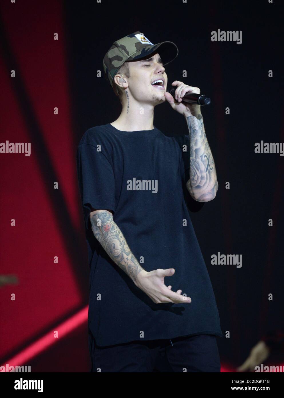 Justin Bieber tritt auf der Bühne während der Capital FM Jingle Bell Ball 2015 in der O2 Arena, London statt. Bildnachweis sollte lauten: Doug Peters EMPICS Entertainment Stockfoto