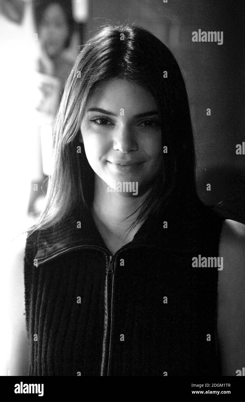 Kendall Jenner posiert neben ihrer neuen Wachsfigur bei der Enthüllung in Madame Tussauds, London. Kredit: Doug Peters/ EMPICS Unterhaltung Stockfoto