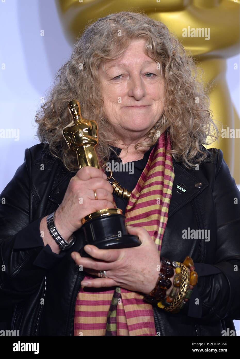 Jenny Beavan nimmt den Preis für das Beste Kostümdesign für 'Mad Max: Fury Road' im Presseraum der 88. Academy Awards entgegen, die am 28. Februar 2016 im Dolby Theater in Hollywood, Los Angeles, CA, USA, verliehen wurden. Stockfoto