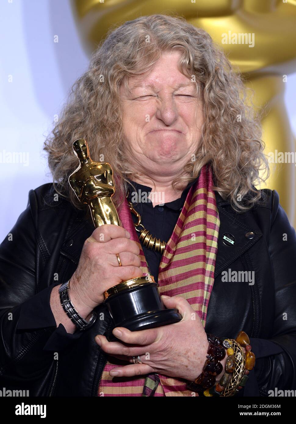 Jenny Beavan nimmt den Preis für das Beste Kostümdesign für 'Mad Max: Fury Road' im Presseraum der 88. Academy Awards entgegen, die am 28. Februar 2016 im Dolby Theater in Hollywood, Los Angeles, CA, USA, verliehen wurden. Stockfoto
