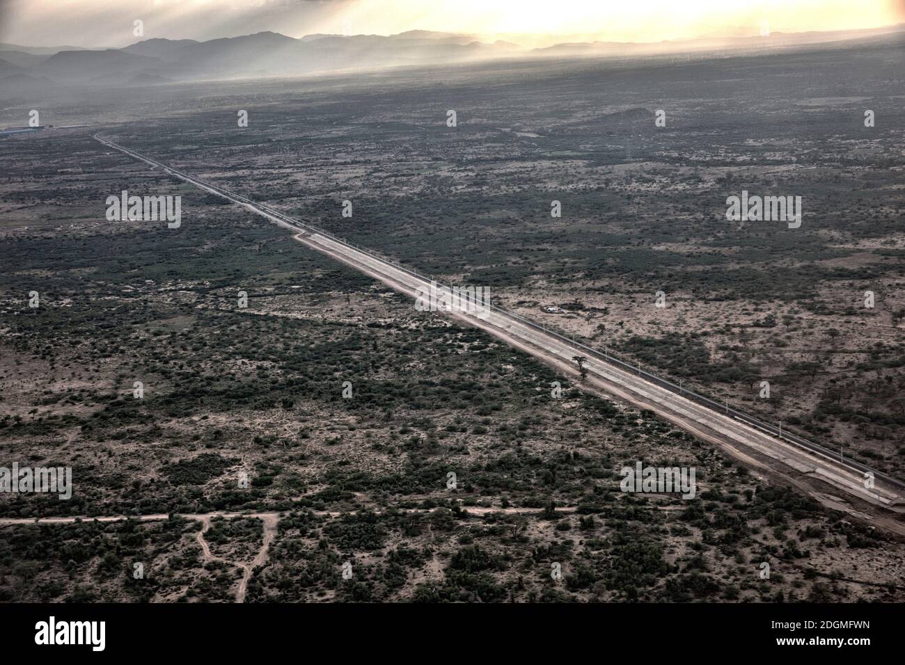 --FILE--Luftaufnahme der Addis Abeba–Dschibuti-Eisenbahn in Addis Abeba, Äthiopien, 1. Oktober 2016. Nach vier Jahren Bauzeit die Addis Abeba–Djib Stockfoto