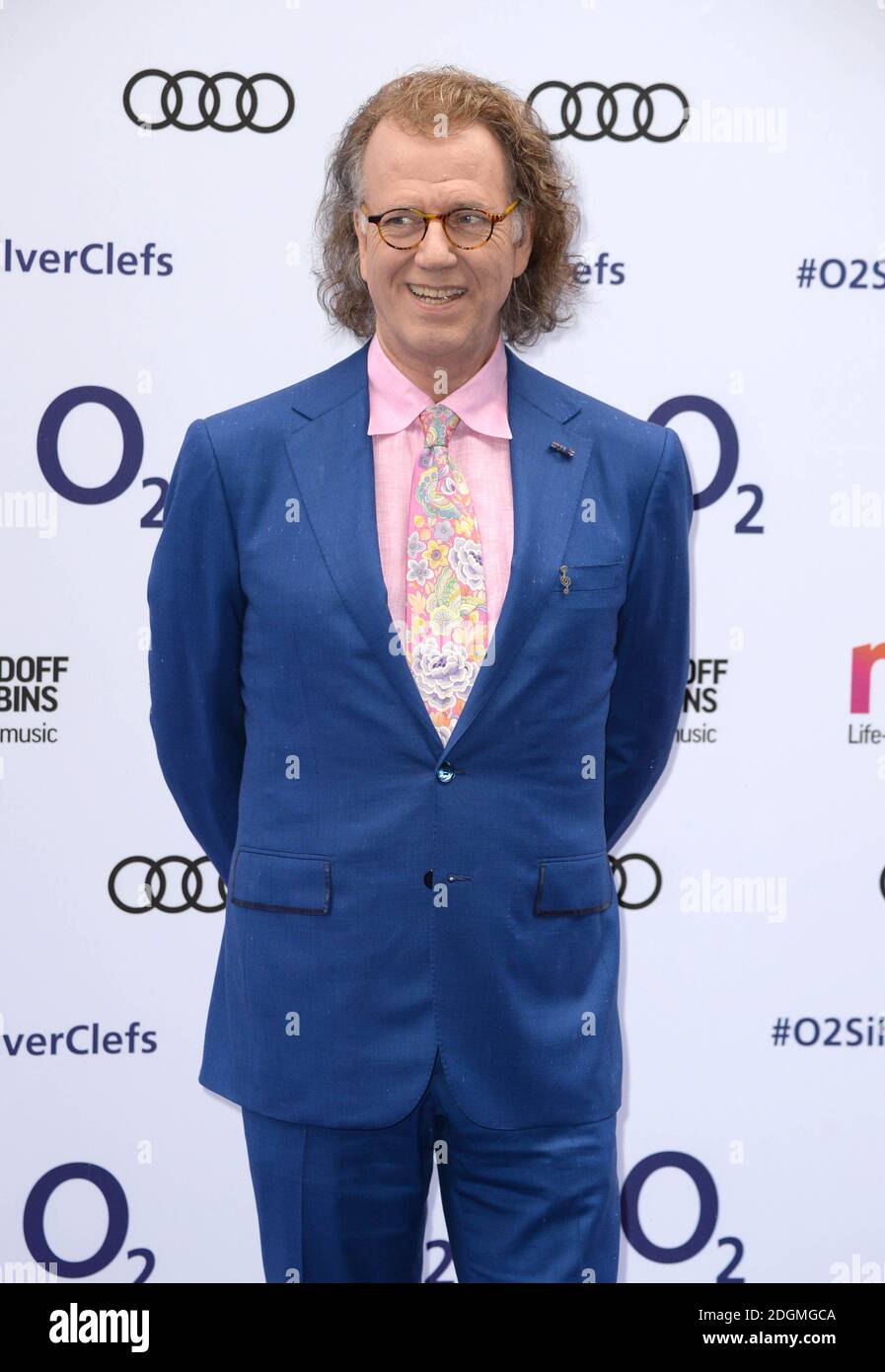 Andre Rieu nimmt an den O2 Silver Clef Awards in Zusammenarbeit mit Nordaff Robbins im Grosvenor House Hotel in London Teil. Bildnachweis sollte Doug Peters/ EMPICS Entertainment lauten Stockfoto