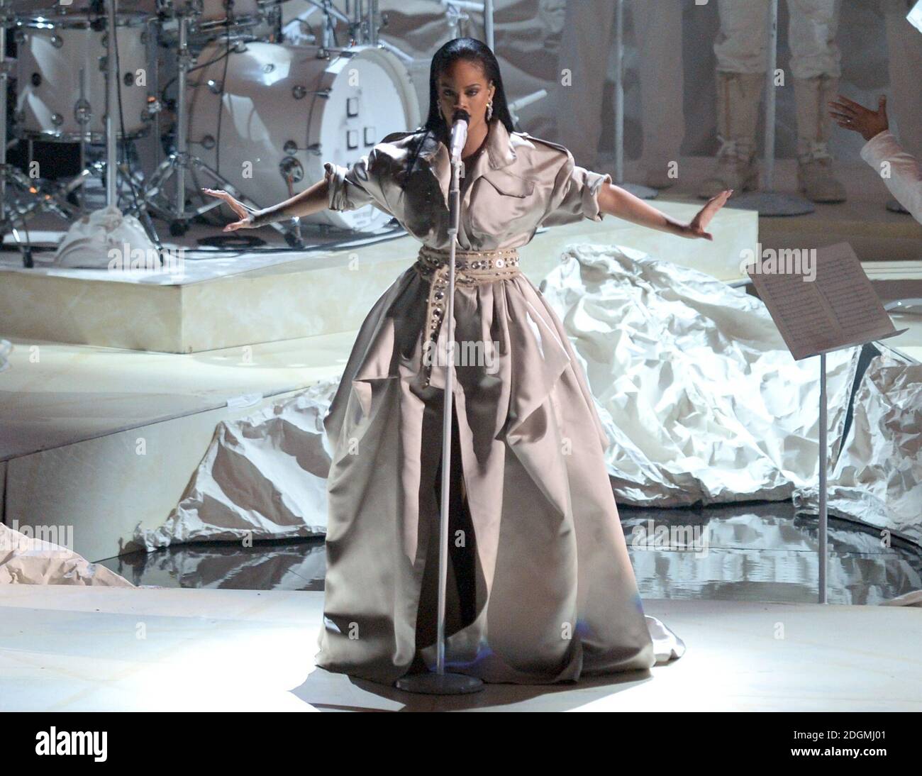 Rihanna tritt bei den MTV Video Music Awards 2016, Madison Square Garden, New York City auf. Stockfoto