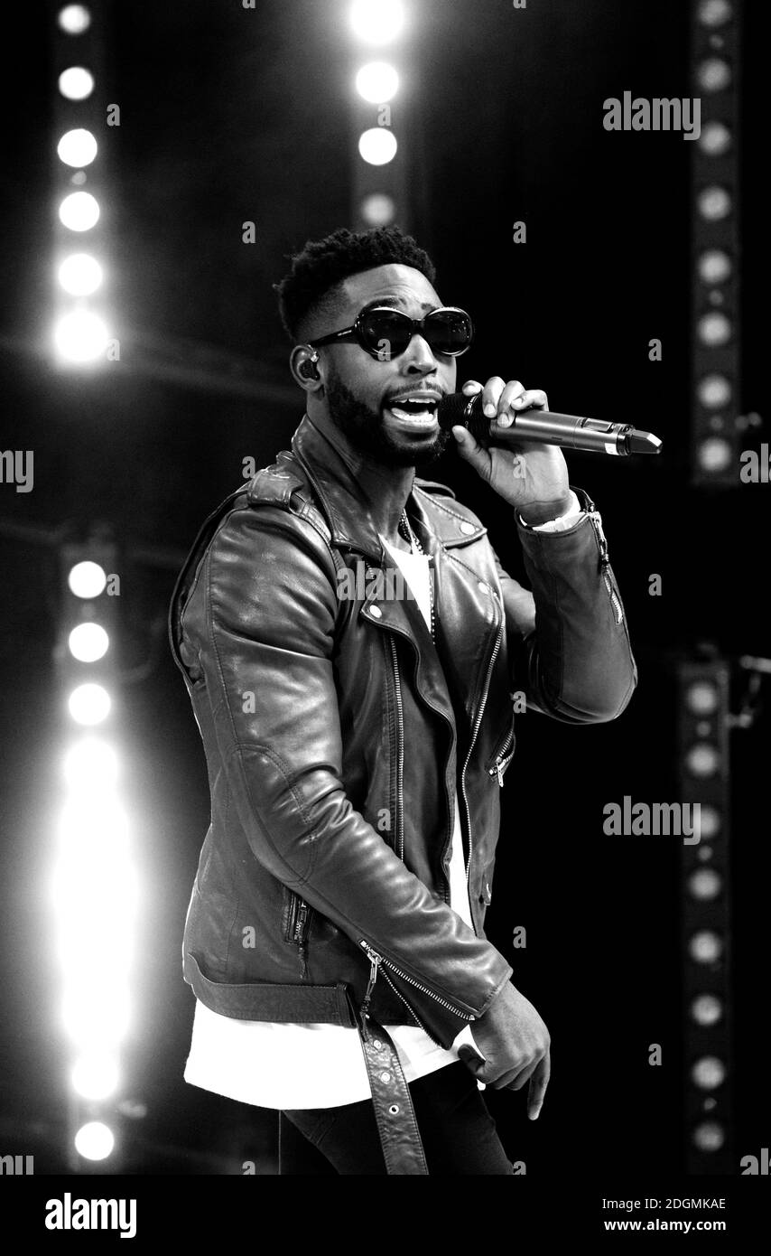 Tinie Tapah tritt bei einem geheimen Gig auf, um den 5. Geburtstag von Westfield Stratford, Westfield Stratford, London zu feiern. Bildnachweis sollte lauten: Doug Peters/EMPICS Entertainment Stockfoto