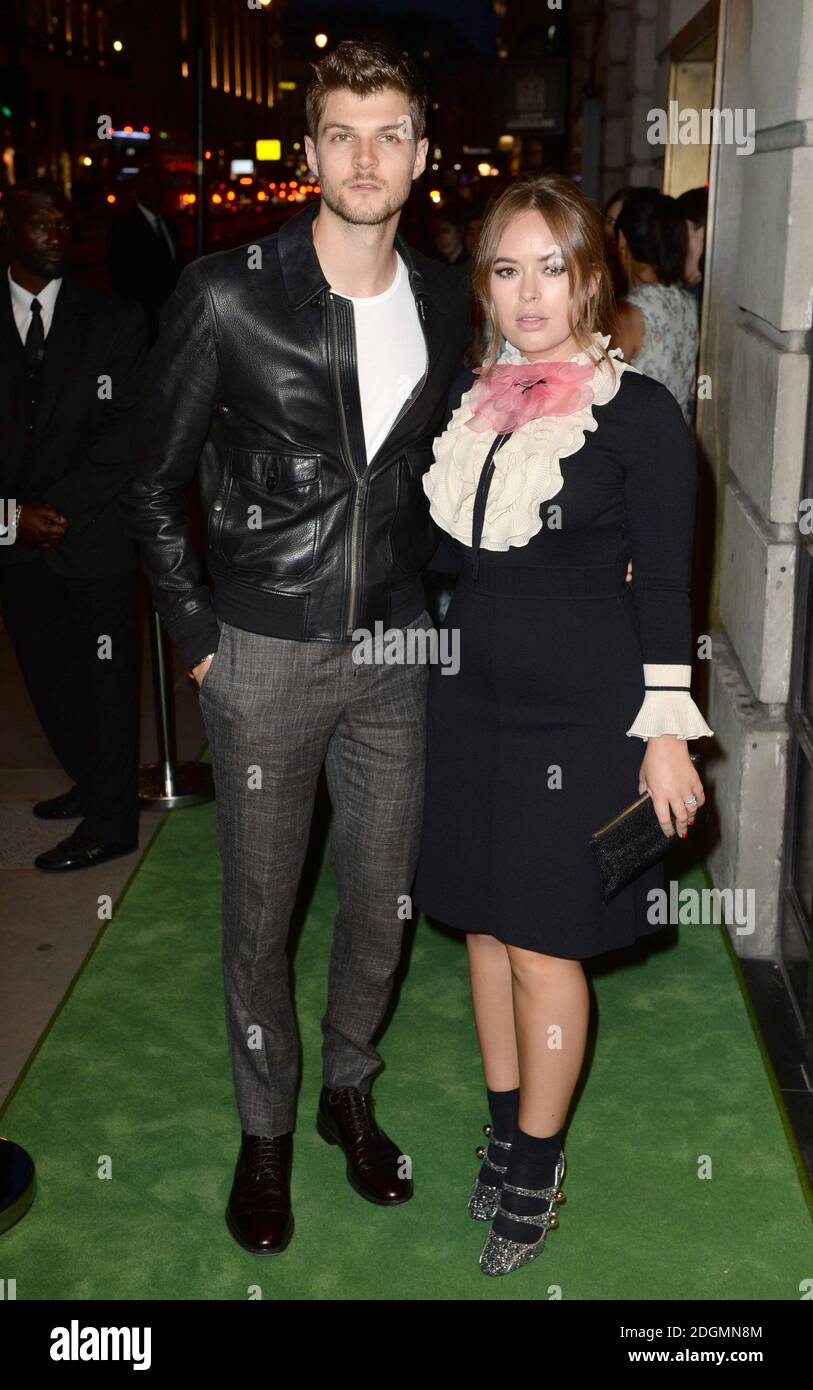 Tanya Burr und Jim Chapman bei der Green Carpet Challenge 2016 BAFTA Night to Remember, BAFTA, London. Bildnachweis sollte lauten: Doug Peters/EMPICS Entertainment Stockfoto
