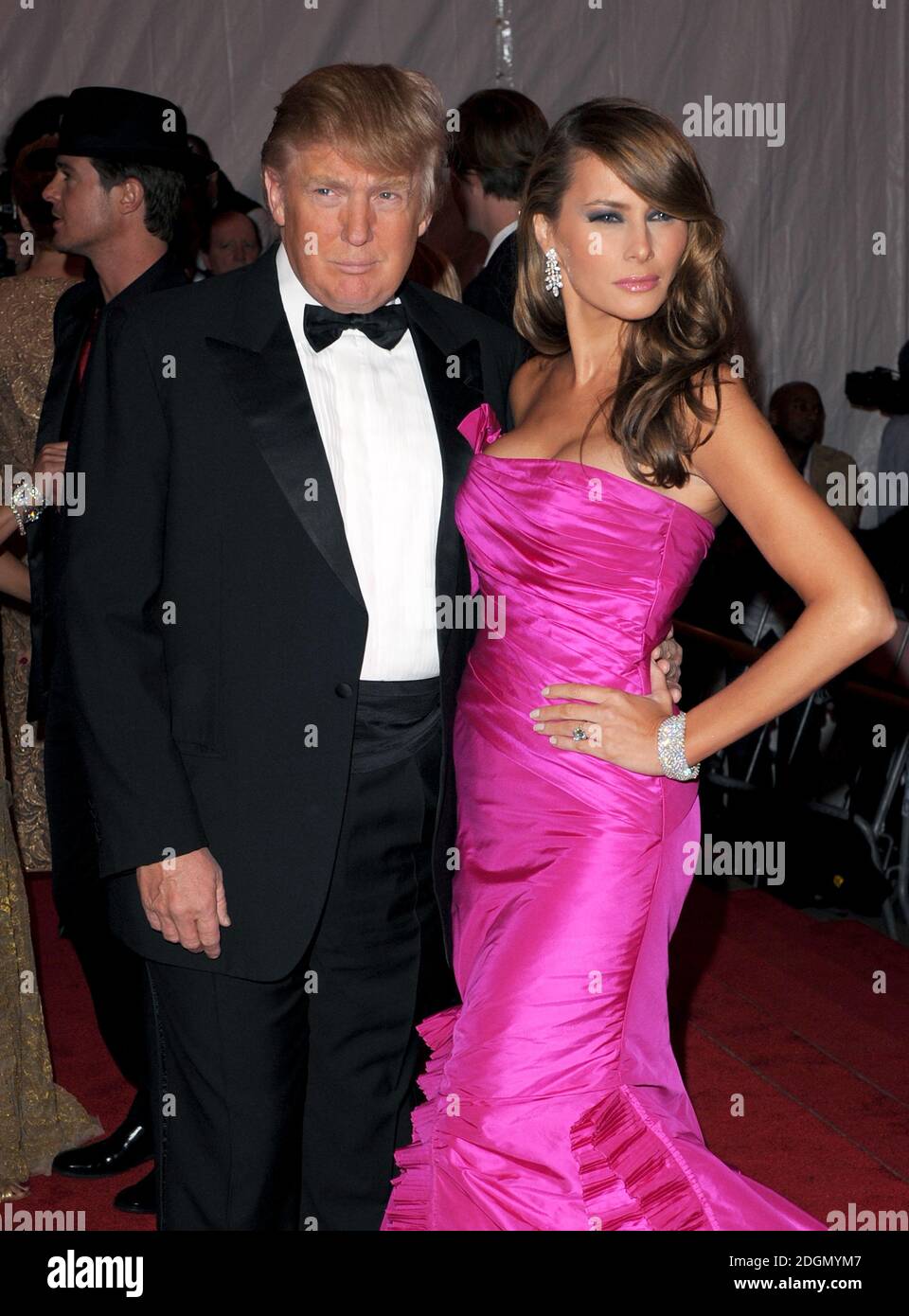 Donald Trump und Melania Trump kommen bei der Gala des Metropolitan Museum Costume Institute in New York an. Bild vom 6. Mai 2008. Bildnachweis sollte lauten: Doug Peters/EMPICS Entertainment Stockfoto