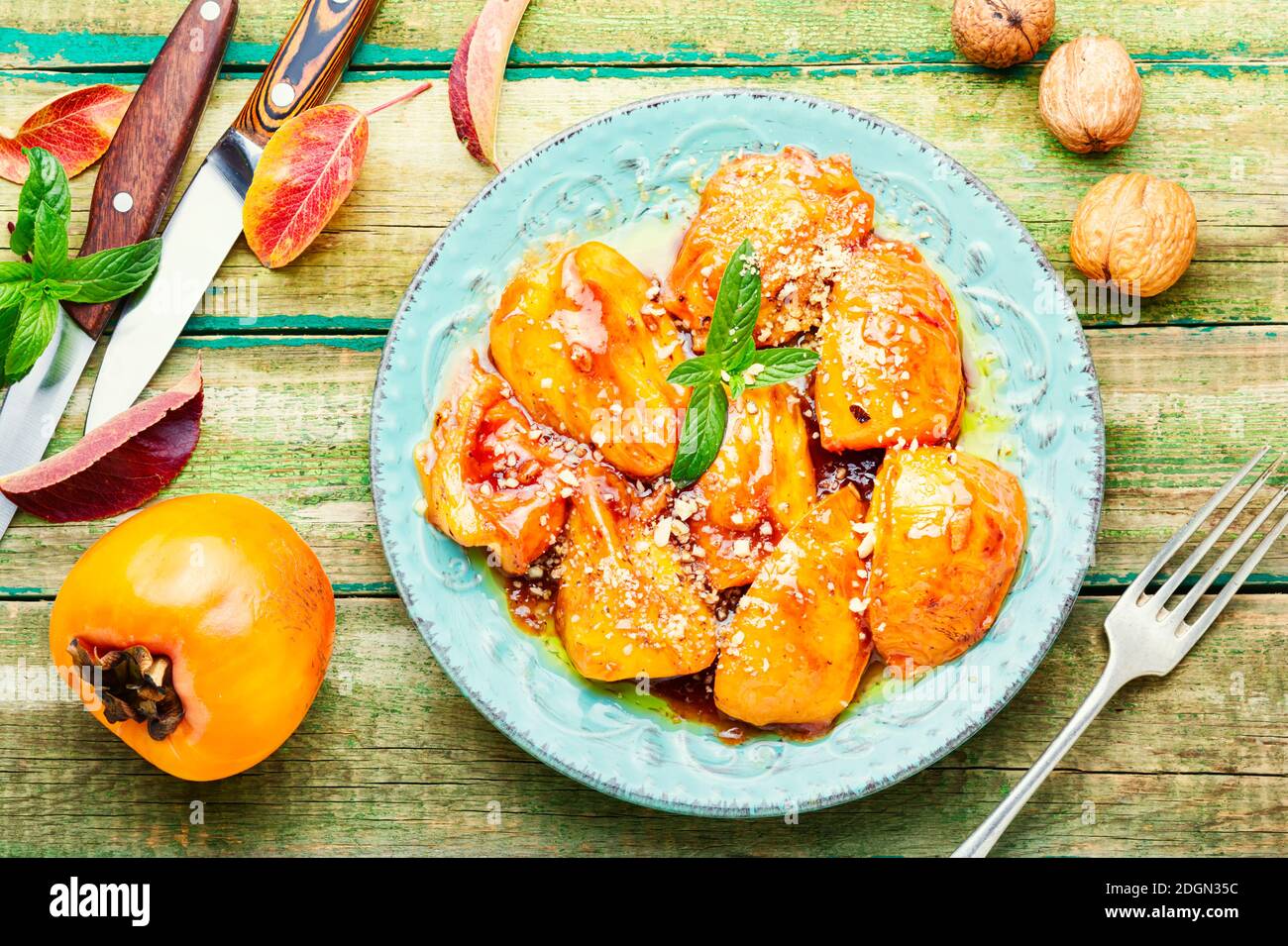 Stücke karamellisierten Persimmon. Herbst Dessert Süße, karamellisierte Persimmon. Stockfoto