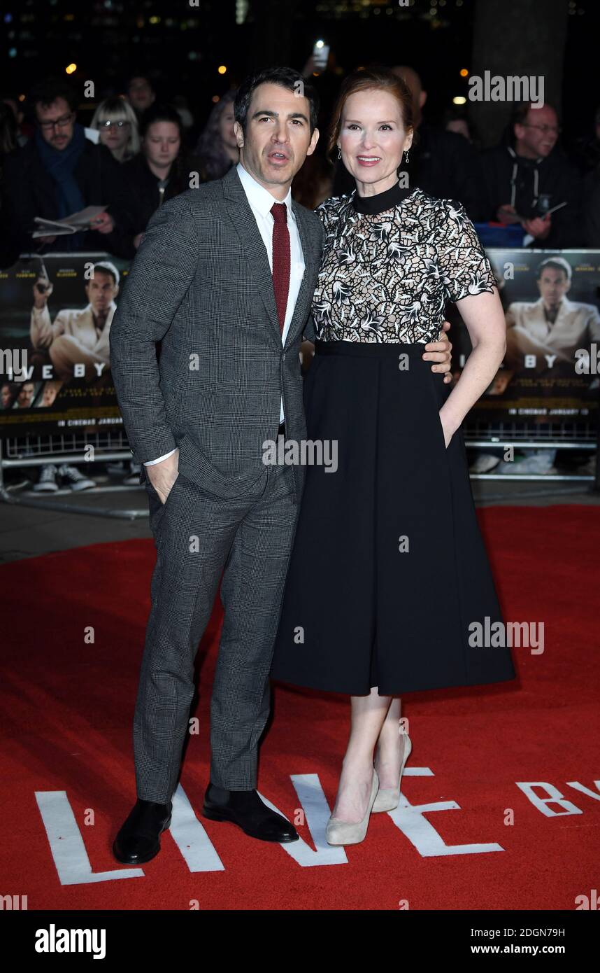 Chris Messina und Jennifer Todd bei der Live by Night Premiere im BFI Southbank, London Stockfoto