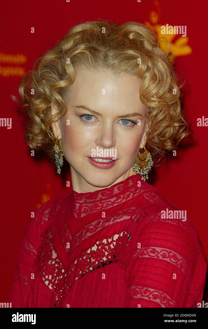 Nicole Kidman fotografierte stundenlang bei den Berliner Filmfestspielen. Protrait, rote dres, Lächeln, Ohrring Â©doug peters/allaction.co.uk Stockfoto