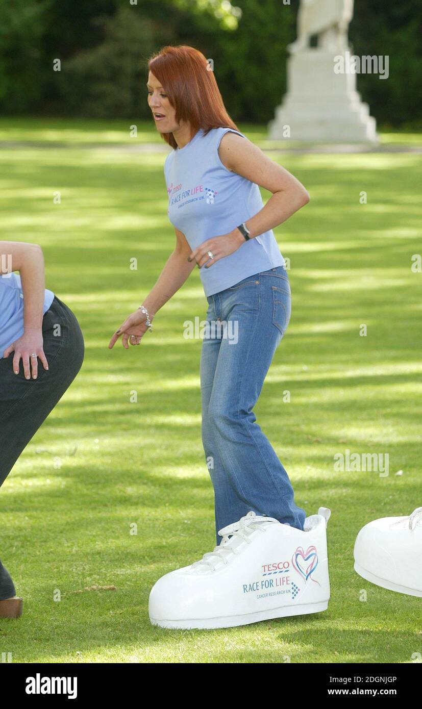 Zoe Lucker beim Tesco Race for Life Fotocall in Westmister, London. Die Frauen nur Rasse ist in Hilfe von Cancer Research UK. In voller Länge, lustig. ©Doug Peters@allaction.co.uk Stockfoto Zoe Lucker beim Tesco Race for Life Fotocall in Westmister, London. Die Frauen nur Rasse ist in Hilfe von Cancer Research UK. In voller Länge, lustig. ©Doug Peters@allaction.co.uk Stockfoto