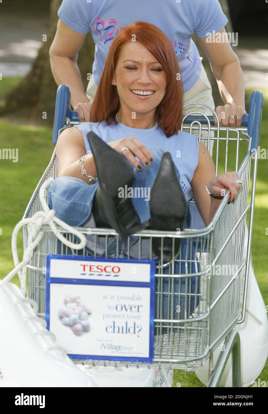 Zoe Lucker beim Tesco Race for Life Fotocall in Westmister, London. Die Frauen nur Rasse ist in Hilfe von Cancer Research UK. In voller Länge, lustig. ©Doug Peters@allaction.co.uk Stockfoto Zoe Lucker beim Tesco Race for Life Fotocall in Westmister, London. Die Frauen nur Rasse ist in Hilfe von Cancer Research UK. In voller Länge, lustig. ©Doug Peters@allaction.co.uk Stockfoto