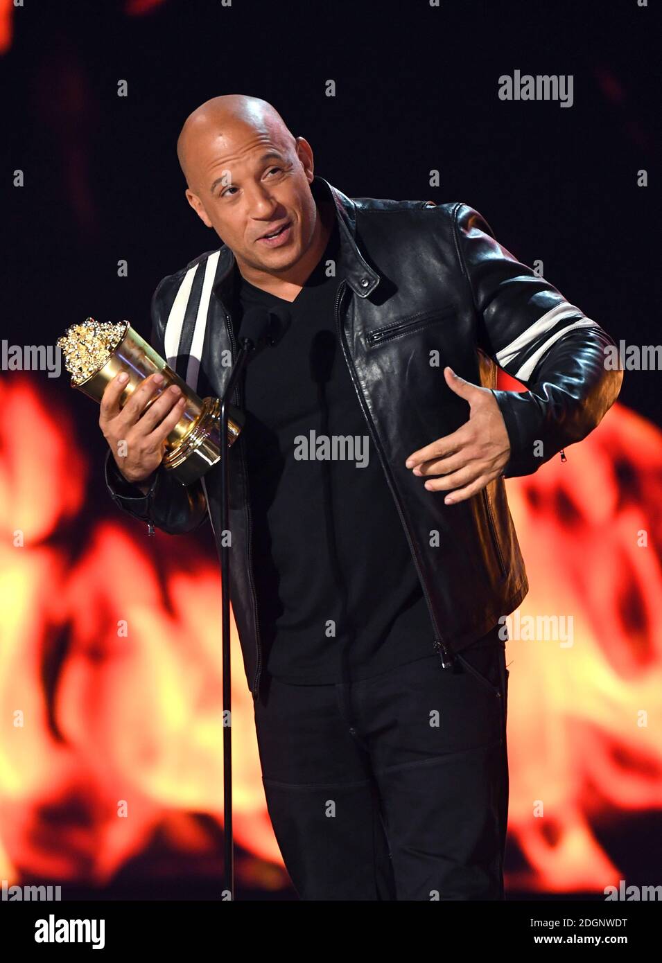 Schauspieler Vin Diesel nimmt den MTV Generation Award für die Franchise "The Fast and The Furious" bei den MTV Movie and TV Awards 2017 im Shrine Auditorium, Los Angeles entgegen. Bildnachweis sollte lauten: Doug Peters/EMPICS Entertainment. Stockfoto