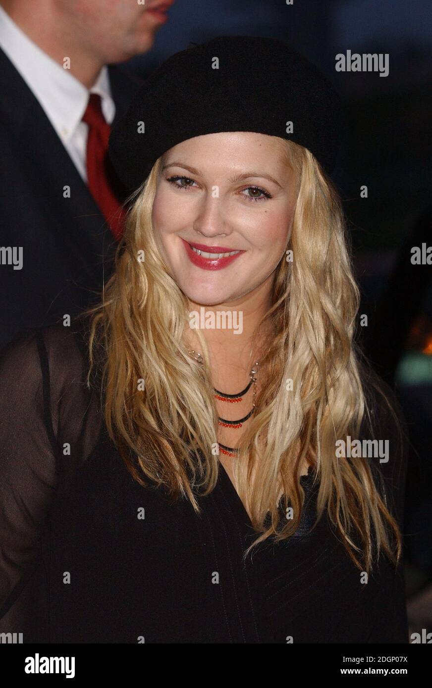 Drew Barrymore bei der Premiere von Charlies Angels 2: Full Throttle in Madrid. Kopfschuss, Hut. Â©Doug Peters/allaction.co.uk Stockfoto