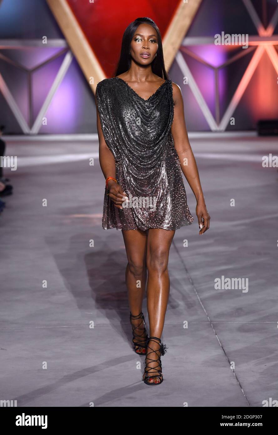 Naomi Campbell auf dem Laufsteg bei der Fashion for Relief Charity Fashion Show im Rahmen des 70. Filmfestivals in Cannes. Bildnachweis sollte lauten: Doug Peters/EMPICS Entertainment Stockfoto