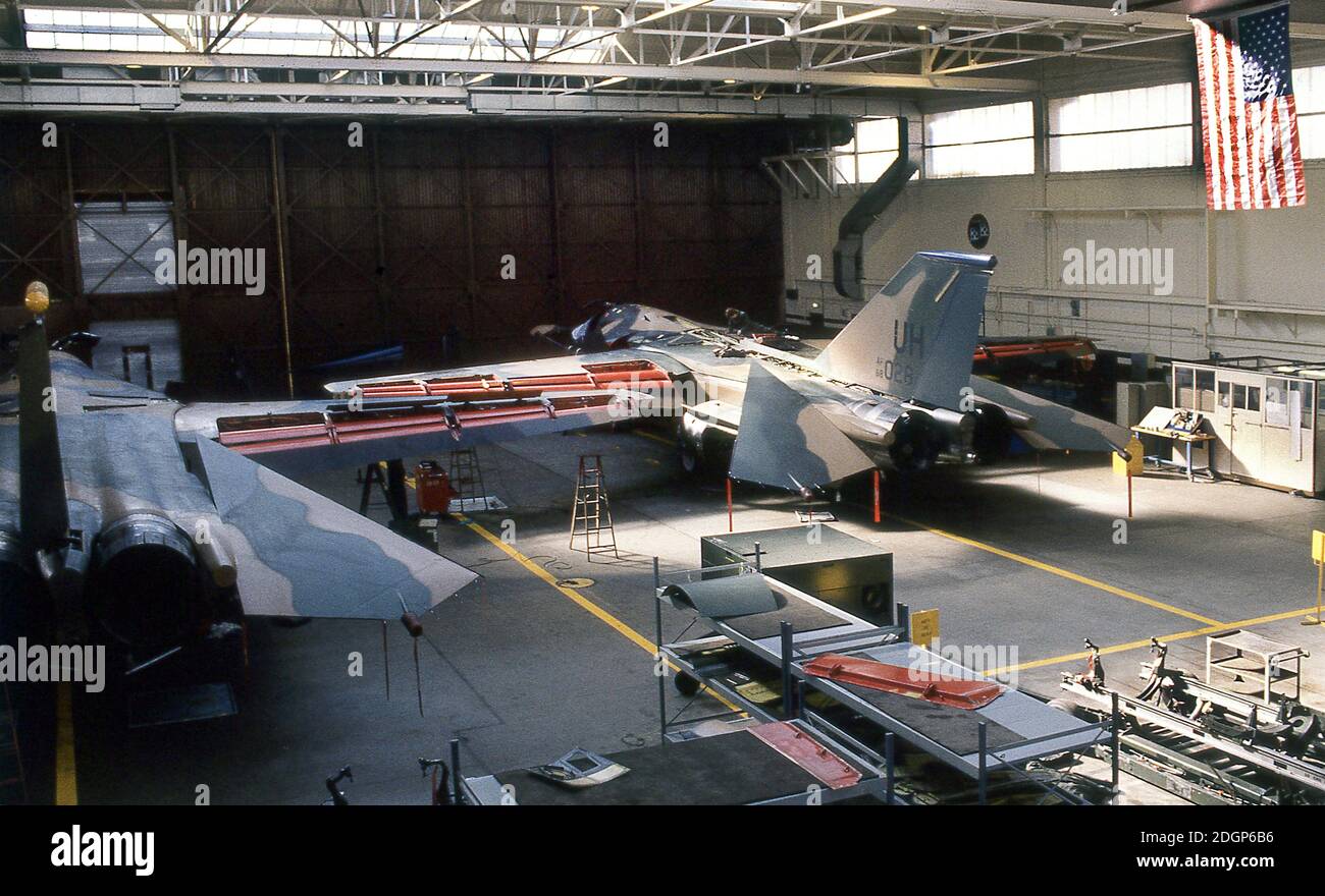 Flugbasis RAF Upper Heyford Oxfordshire UK 1990. Heimat des 20. Taktischen Jagdflügels USAF. Flugbetrieb F111 Aardvark. Stockfoto