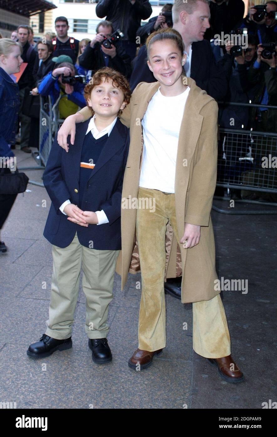 Alexa Vega und Daryl Sabara bei der Premiere von Spy Kids am leicester Square in London. Stockfoto