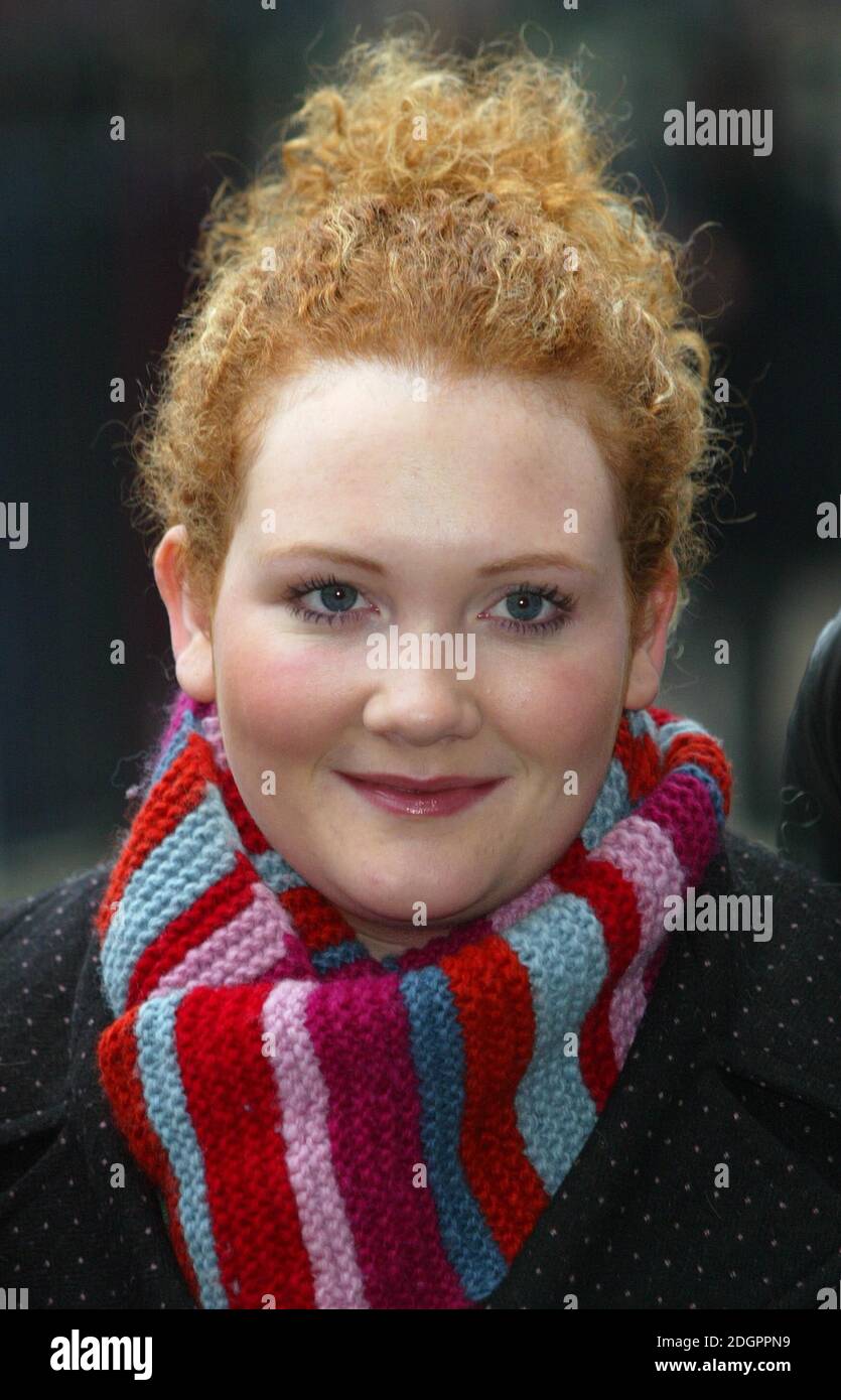 Jennie McAlpine bei der Ankunft in der eigenen Frau, Children of Courage 2004 Veranstaltung, Westminster Abbey, London. Doug Peters/allactiondigital.com Stockfoto