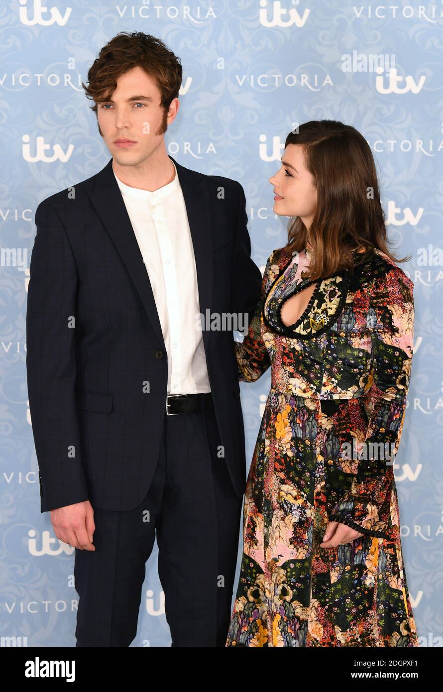 Jenna Coleman und Tom Hughes bei der Premiere von ITV's Victoria im Ham Yard Hotel, London Stockfoto