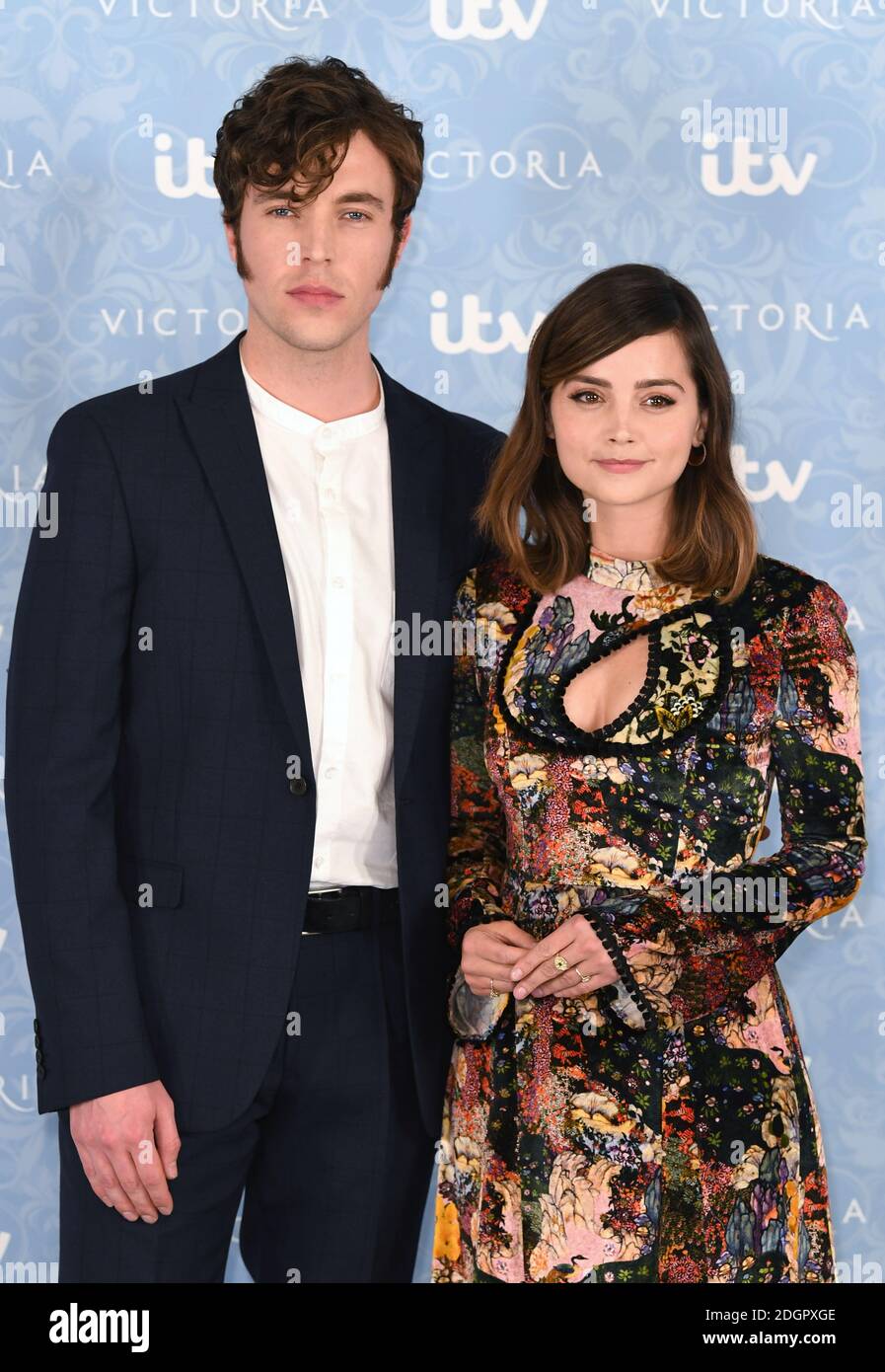 Jenna Coleman und Tom Hughes bei der Premiere von ITV's Victoria im Ham Yard Hotel, London Stockfoto