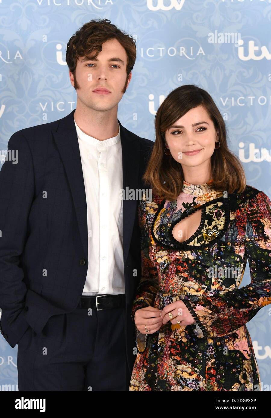 Jenna Coleman und Tom Hughes bei der Premiere von ITV's Victoria im Ham Yard Hotel, London Stockfoto