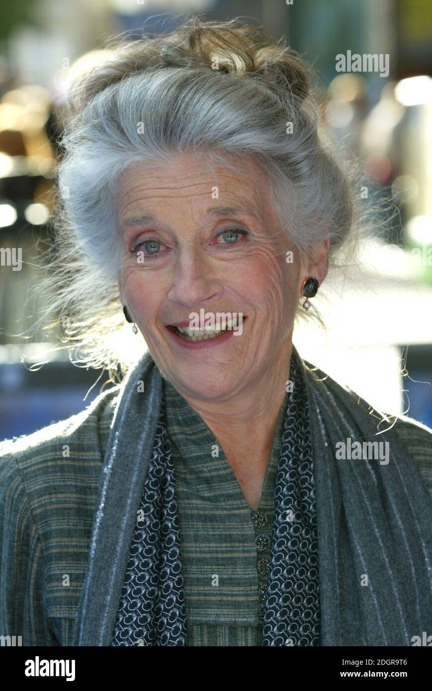 Phyllida Law bei der Weltpremiere von Nanny McPhee auf dem Leicester Square in London. Doug Peters/allactiondigital.com Stockfoto