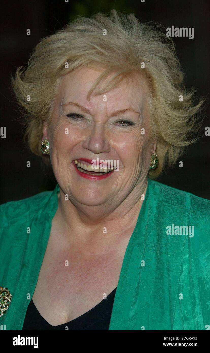 Denise Robertson bei der Ankunft am Royal Empfang von ITV, um seinen 50. Geburtstag zu feiern, der in der Guildhall in der City of London stattfand. Doug Peters/allactiondigital.com Stockfoto