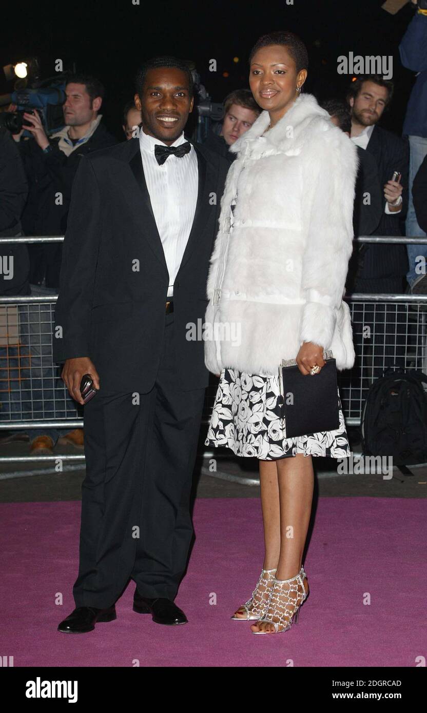 Jay Jay Okocha und seine Frau beim FIFA-Event 100 Greatest Players im Natural History Museum, London. Doug Peters/allactiondigital.com Stockfoto