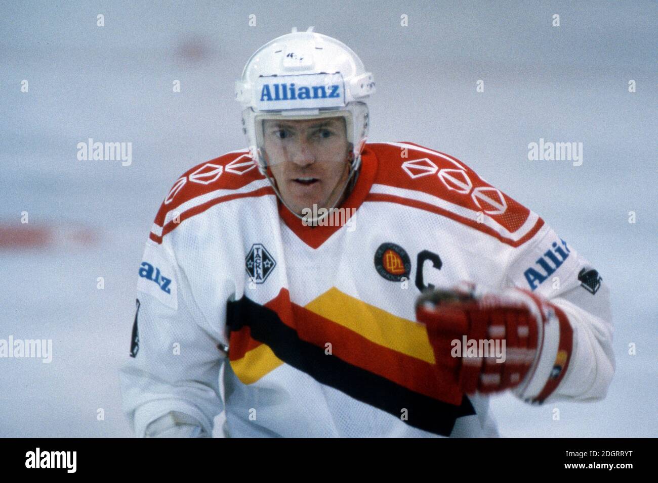 Udo KIESSLING, Eishockeyspieler, Action, Halbfigur, Halbfigur, im Trikot der deutschen Eishockeynationalmannschaft, 04/15/1990, Â Einsatz weltweit Stockfoto