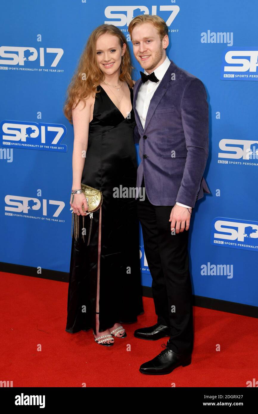 Sally Brown und Jonnie Peacock während der Red Carpet-Ankünfte für BBC Sports Personality of the Year 2017 in der Liverpool Echo Arena. Stockfoto