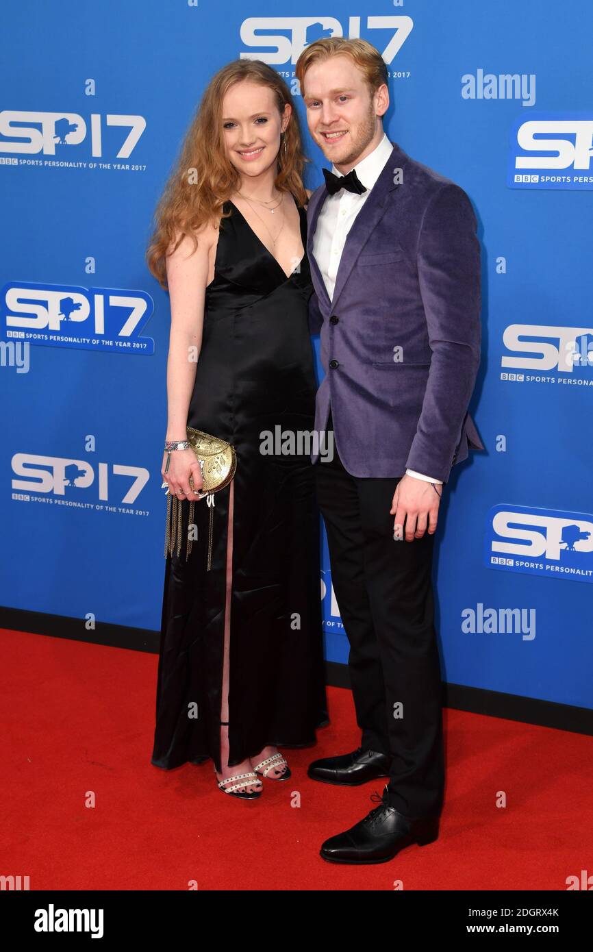 Sally Brown und Jonnie Peacock während der Red Carpet-Ankünfte für BBC Sports Personality of the Year 2017 in der Liverpool Echo Arena. Bildnachweis sollte lauten: Doug Peters/EMPICS Entertainment Stockfoto