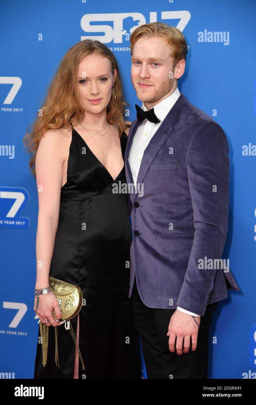Sally Brown und Jonnie Peacock während der Red Carpet-Ankünfte für BBC Sports Personality of the Year 2017 in der Liverpool Echo Arena. Bildnachweis sollte lauten: Doug Peters/EMPICS Entertainment Stockfoto