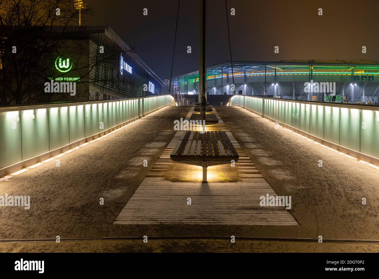 DER VFL Wolfsburg ist ein professioneller Fußballverein in Niedersachsen. Derzeit werden Spiele ohne Zuschauer wegen der Coronavirus-Pandemie gespielt. Stockfoto